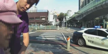 鐵漢不只柔情還「公主抱」！台中婦跌倒拒送醫　警暖心護送返家