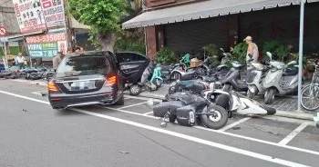 台中男駕賓士失控連撞28輛汽機車　4人受傷、身上查獲毒品咖啡包