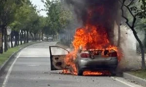 大里火燒車駕駛燒死車內! 警方調查中