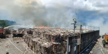 台東紙漿廠火警 消防局請求直升機空中灑水