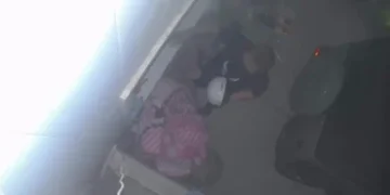 新竹男子假冒刑警欲闖入民宅！　警調監視器迅速逮人 
