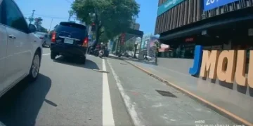 四輪幻想變二輪?台中驚見「巨型機車」開進待轉區 網爆氣:還一次兩台