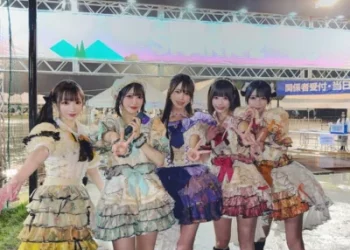 4千人受困成田機場！驚見偶像女團「性感睡衣躺地板」