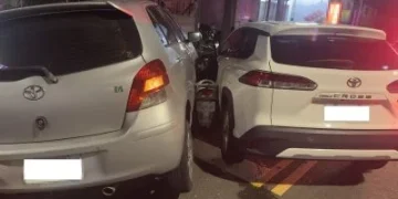 快訊/高雄女三寶鬼轉!機車被擊落成「夾心餅」騎士慘受困