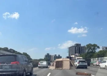 國道搭帳逢？　不明車輛掉落駕駛最高可罰1萬8000元