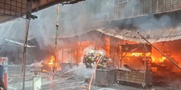 新莊大火延燒香舖！店家急澄清「並非本店起火」　消防：早餐店起火波及