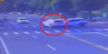 酒駕闖紅燈肇事! 竹南三車連環撞畫面曝光