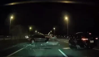 國道自小客車失控撞擊內外側護欄！　直擊女子嚇到尖叫