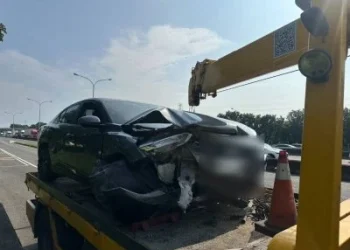 驚險撞擊畫面曝！國1高雄5車連環撞　半聯結車疑變換車道不當釀3傷
