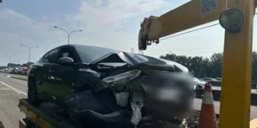 驚險撞擊畫面曝!國1高雄5車連環撞 半聯結車疑變換車道不當釀3傷