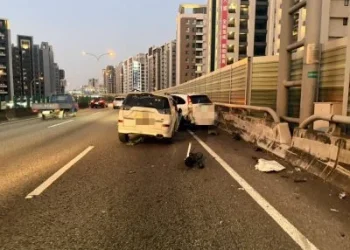 台74太原匝道前驚險連撞！轎車切換車道連碰2車　副駕女乘客受傷