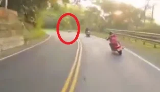 北宜機車過彎不慎摔車! 騎士肋骨骨折腦震盪