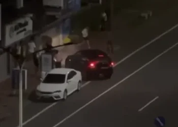駕車衝撞棍棒砸車！　湖口行車糾紛暴力衝突畫面曝光