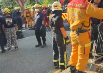 豐原工安意外！地下管線工程工人昏迷　消防隊員搶救中