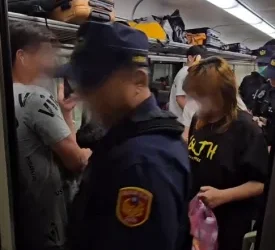 台鐵奧客！　女子搭霸王車還在車內抽菸 