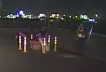 高雄港疑隨機攻擊！女遊客遭陌生男抓頭毆打　警方追緝中