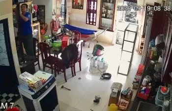 影／驚悚工安意外！越南工人操作切割機突彈飛　「刀片直擊頸部」血流不止身亡