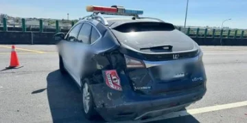 警車被撞！台78快速道路大貨車撞護欄　在場警戒虎尾分局巡邏車遭路過自小客車追撞