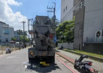 快訊／水泥車突倒車！台南女大生「遭輾過」送醫身亡