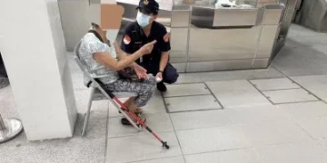 台中捷運失智嬤苦等女兒2小時 手機剩2%!捷警耐心安撫助返家