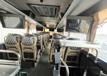 好市多新高雄店交通改善！大批交管人員「站著等車」　接駁車頻空跑