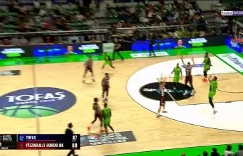 影／奇蹟絕殺！土耳其職籃1.5秒「抓籃板投進超遠3分」　90：89逆轉勝