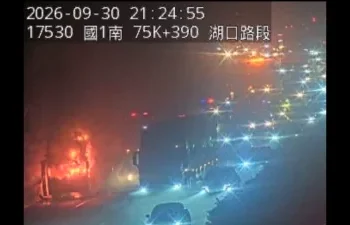 快訊／國1北上客運火燒車！高架楊梅端前起火　回堵2公里