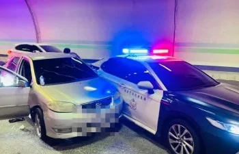 拒檢狂逃撞警車！毒駕女逃國3中寮隧道　警鳴3槍破窗逮捕