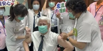 公費疫苗開打 臺中醫院設「疫苗專區」左流右新雙疫苗搶賺「健康幣」