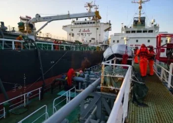 台中外海「海上加油站」！　兩艘外籍郵輪非法駁油台中海巡登檢送辦