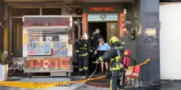 台中潭子雙併透天厝火警受困婦人打電話求救！　消防局人員線上引導避難