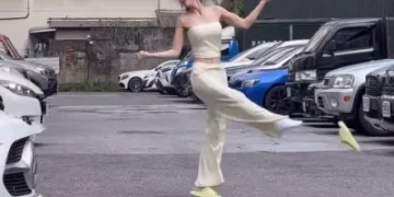 李多慧挑戰「閃身步」 浪子踢球竟踢飛拖鞋 她當場傻眼