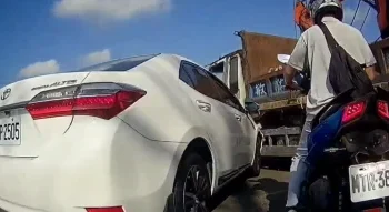 煞車失靈貨車倒退嚕肇事！　鶯歌小貨車撞後方轎車