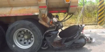 機車追撞砂石車卡車斗下女騎士傷重不治！　嘉義中埔鄉驚傳死亡車禍