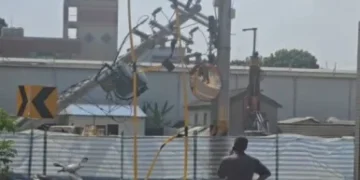 整地掏空地基釀禍！　台中大肚台電臨時電桿傾倒