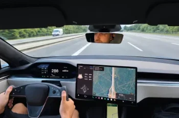 影／特斯拉Model S Plaid飆時速286公里　後輪突爆胎失控撞護欄！駕駛行車紀錄器影片瘋傳