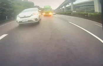 驚險畫面曝！國1北上泰山貨櫃車失控事故　小客車變換車道後險象環生