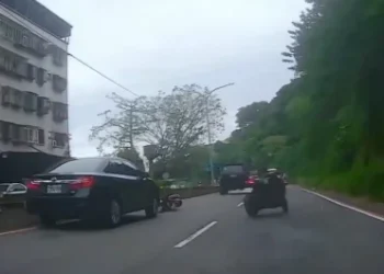 撞擊畫面曝光！樹林區機車自摔再遭撞擊　騎士受傷意識不清送醫