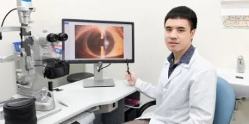 八旬嬤跌倒險瞎！  小心「人工水晶體脫位」  鞏膜固定人工水晶體 新型特殊縫線擺脫10年重開刀命運