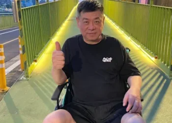 65歲孫德榮徵「貼身管家」5萬月薪！名車代步、豪宅住宿