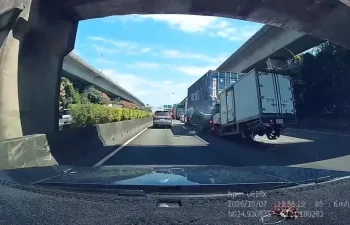 前車就在眼前！國1小貨車急煞仍撞貨櫃車　撞擊瞬間全被拍