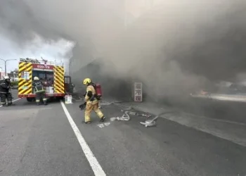 燒枯樹枝火沒滅就離開！高雄女釀火燒住宅、修車廠　判刑4月