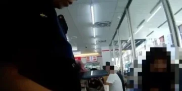 超商印「工作證」露餡！47歲女替詐團取150萬　警當場抓包