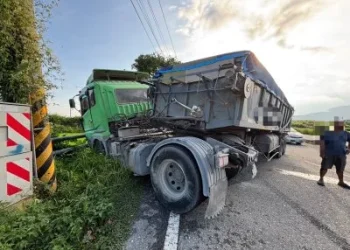 花蓮壽豐2輛曳引車路口碰撞！駕駛酒測超標　當場遭警逮捕