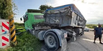 花蓮壽豐2輛曳引車路口碰撞!駕駛酒測超標 當場遭警逮捕