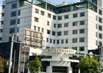 涉賭德州撲克還經營線上博弈拉下線抽佣！　南港分局警員遭拘提移送法辦