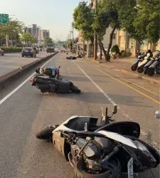台中沙鹿台灣大道5機車連環追撞！6女騎士受傷　救護車急送醫