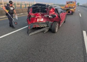 國道3號和美段3車連環追撞！小貨車疑未注意前方釀禍　4人受傷送醫