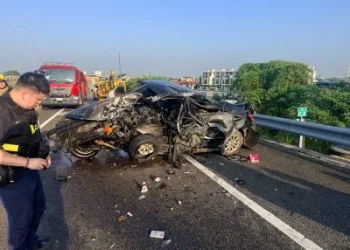 國道6號死亡車禍！　自小客車撞匝道口護欄駕駛拋出車外死亡