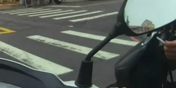 1支煙害逃亡13年破功！男子騎機車手叼香煙遭警攔查  通緝犯身分曝光